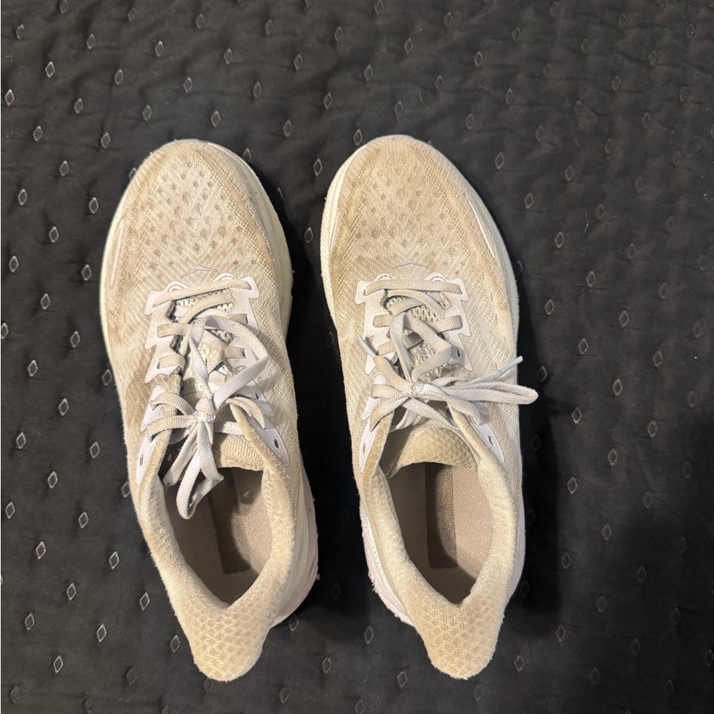 hokas size 9